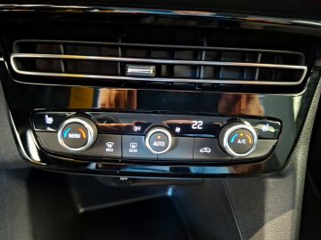 Bild 17 Opel Mokka Elegance Navi Digitales Cockpit LED Apple