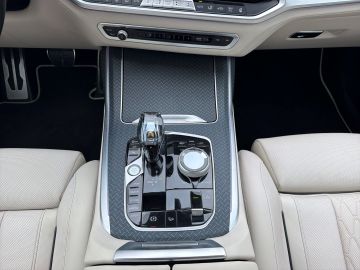 Bild 15 BMW X7 xDrive 40 d M Sport Park-Assistent Sportpaket