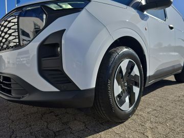 Bild 7 Ford Transit Courier BEV Trend Apple CarPlay Android