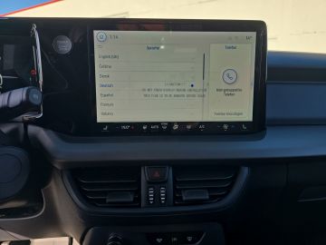 Bild 12 Ford Transit Courier BEV Trend Apple CarPlay Android