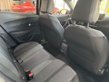 Bild 10 Peugeot 2008 Allure LED Apple CarPlay Android Auto Klima