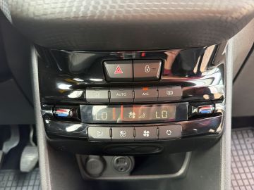 Bild 16 Peugeot 2008 Active Navi Soundsystem Apple CarPlay Andro