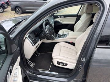 Bild 9 BMW X7 xDrive 40 d M Sport Park-Assistent Sportpaket