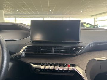 Bild 12 Peugeot 5008 GT Hybrid 7-Sitzer Navi Digitales Cockpit A