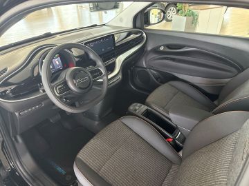 Bild 9 Fiat 500e Icon Navi Memory Sitze Apple CarPlay Androi
