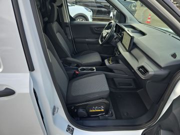 Bild 13 Ford Transit Courier BEV Trend Apple CarPlay Android