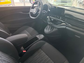 Bild 13 Fiat 500 Icon Mild Hybrid 1.2 Digitales Cockpit Apple