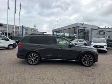 Bild 6 BMW X7 xDrive 40 d M Sport Park-Assistent Sportpaket