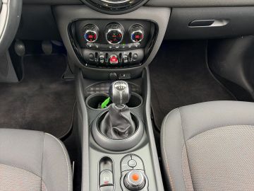 Bild 15 MINI One Clubman Mehrzonenklima SHZ Keyless Notbremsa
