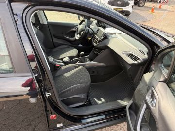 Bild 13 Peugeot 2008 Active Navi Soundsystem Apple CarPlay Andro