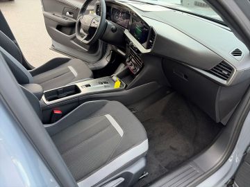 Bild 13 Opel Mokka e Ultimate Navi Digitales Cockpit LED Blen