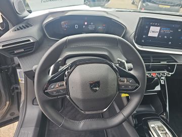 Bild 17 Peugeot 2008 Allure LED Apple CarPlay Android Auto Klima