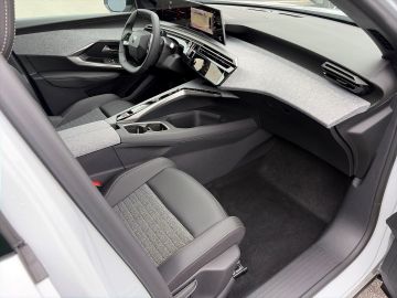 Bild 13 Peugeot 3008 Hybrid Allure AHK-abnehmbar Navi Digitales