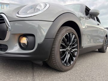 Bild 7 MINI One Clubman Mehrzonenklima SHZ Keyless Notbremsa
