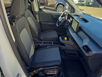 Bild 13 Ford Transit Courier BEV Trend Apple CarPlay Android