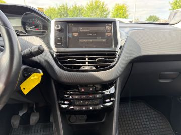 Bild 12 Peugeot 2008 Active Navi Soundsystem Apple CarPlay Andro