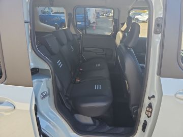 Bild 10 Ford Tourneo Courier Active Navi ACC Klimaautom DAB S