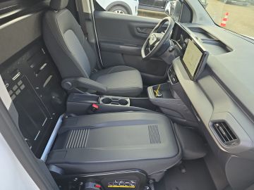 Bild 16 Ford Transit Courier BEV Trend Apple CarPlay Android